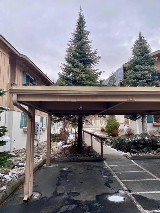شقة Walk To Downtown Leavenworth * Sleeps 6 + Pets * Ground Level Gem! المظهر الخارجي الصورة