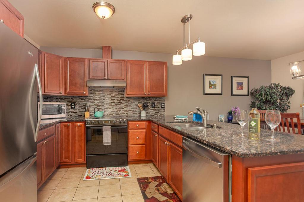 شقة Walk To Downtown Leavenworth * Sleeps 6 + Pets * Ground Level Gem! المظهر الخارجي الصورة