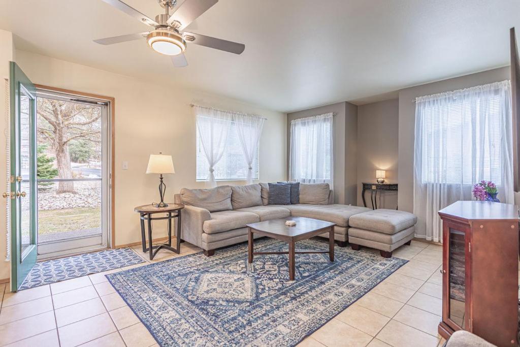 شقة Walk To Downtown Leavenworth * Sleeps 6 + Pets * Ground Level Gem! المظهر الخارجي الصورة