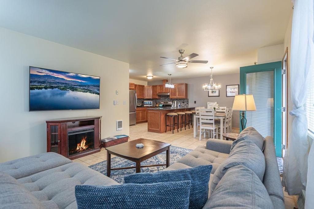 شقة Walk To Downtown Leavenworth * Sleeps 6 + Pets * Ground Level Gem! المظهر الخارجي الصورة