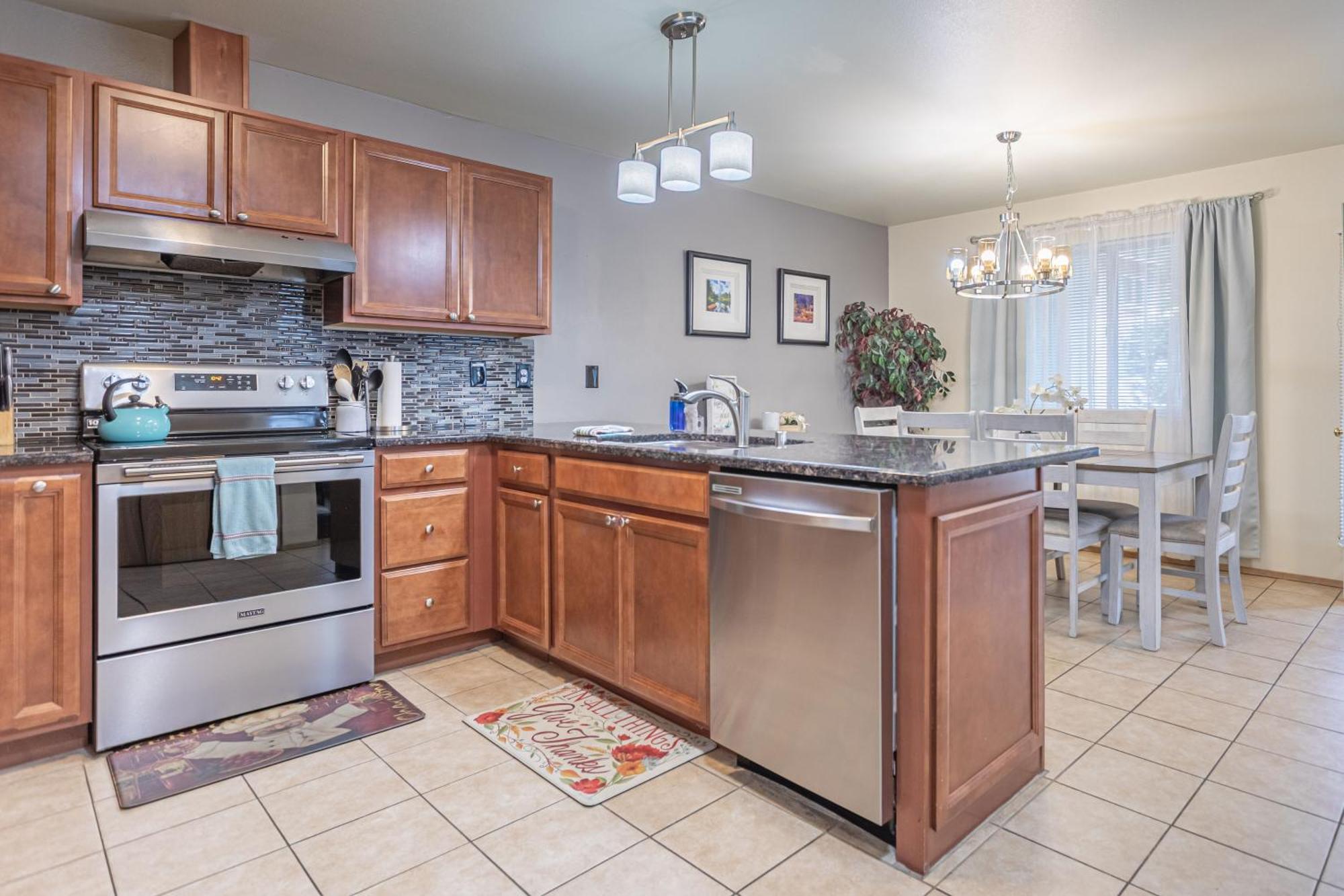 شقة Walk To Downtown Leavenworth * Sleeps 6 + Pets * Ground Level Gem! المظهر الخارجي الصورة