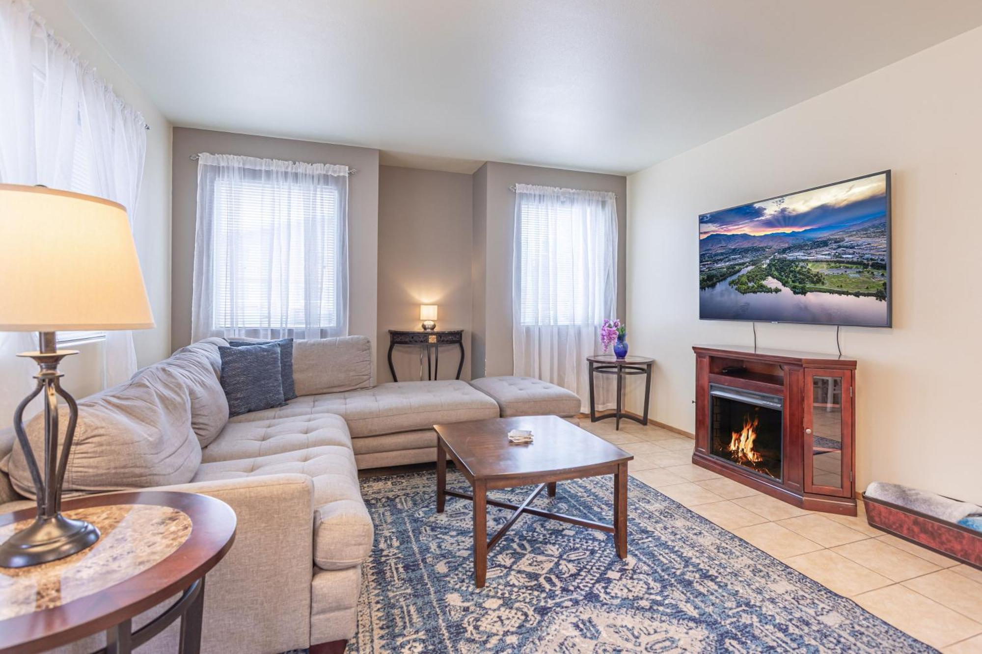 شقة Walk To Downtown Leavenworth * Sleeps 6 + Pets * Ground Level Gem! المظهر الخارجي الصورة